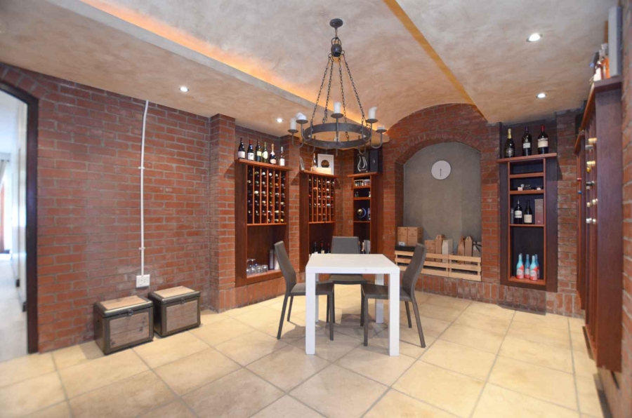 5 Bedroom Property for Sale in Kanonberg Western Cape